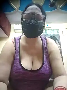 thehotlady online show from April 5, 2026, 3:02 am