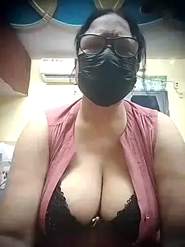 Snapshot of thehotlady chatting on May 18, 2026, 4:29 am thehotlady online show from May 18, 2026, 4:29 am