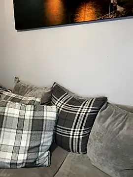 curvymilf2000 online show from October 26, 2025, 7:14 pm