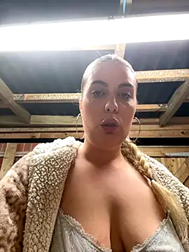 curvymilf2000 online show from October 30, 2025, 7:55 pm