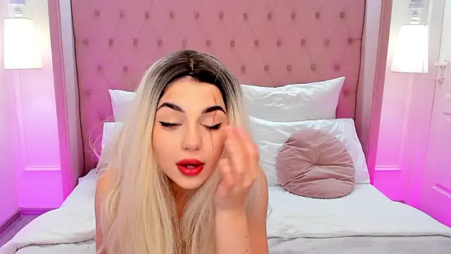 HelenTiny online show from October 31, 2025, 1:41 pm