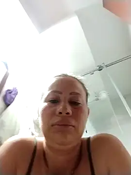 LaraCaliente online show from September 30, 2025, 7:58 am