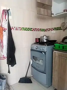 LaraCaliente online show from November 29, 2025, 2:28 pm