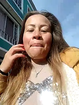 LaraCaliente online show from September 17, 2025, 12:29 pm