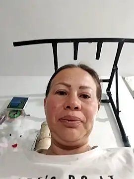 LaraCaliente online show from September 26, 2025, 8:43 am