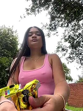 Alanasole online show from October 19, 2025, 6:43 pm