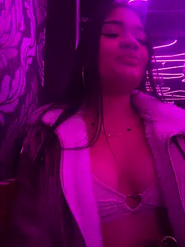 Snapshot of Alanasole chatting on September 23, 2025, 2:07 am Alanasole online show from September 23, 2025, 2:07 am