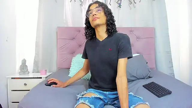 EthanBlackwoodd online show from December 4, 2025, 8:52 pm