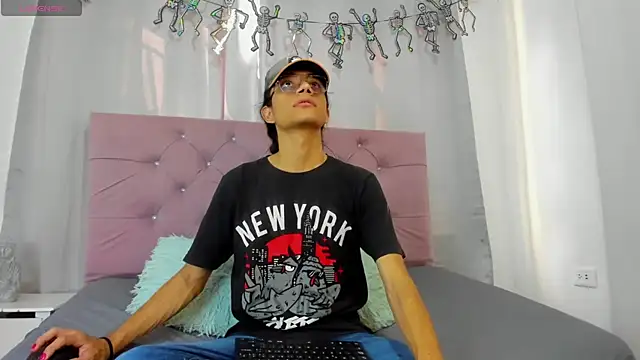 EthanBlackwoodd online show from November 7, 2025, 8:13 pm