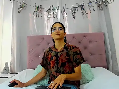 EthanBlackwoodd online show from November 21, 2025, 8:08 pm