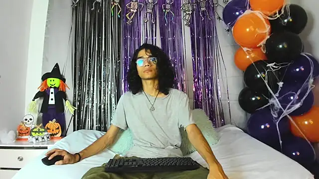 EthanBlackwoodd online show from October 26, 2025, 10:32 pm