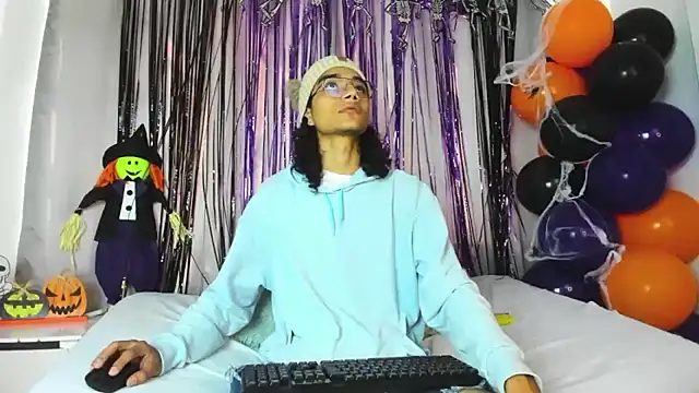 EthanBlackwoodd online show from October 28, 2025, 7:35 pm