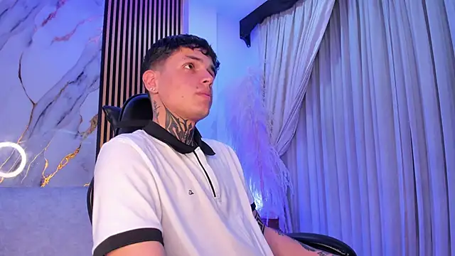 Snapshot of Declan-Fox chatting on October 23, 2025, 5:06 am Declan-Fox online show from October 23, 2025, 5:06 am