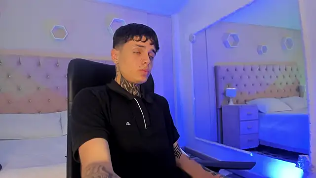 Snapshot of Declan-Fox chatting on October 19, 2025, 4:37 am Declan-Fox online show from October 19, 2025, 4:37 am