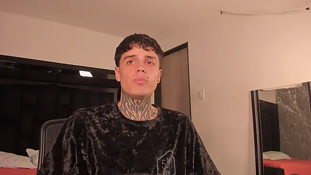 Snapshot of Declan-Fox chatting on November 7, 2025, 4:06 am Declan-Fox online show from November 7, 2025, 4:06 am