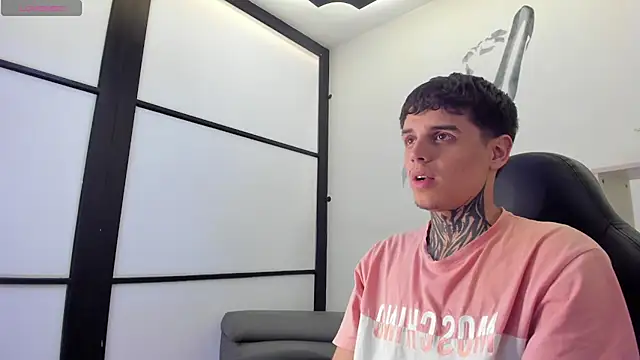 Snapshot of Declan-Fox chatting on November 12, 2025, 5:00 am Declan-Fox online show from November 12, 2025, 5:00 am