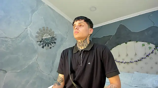 Snapshot of Declan-Fox chatting on November 5, 2025, 12:47 am Declan-Fox online show from November 5, 2025, 12:47 am