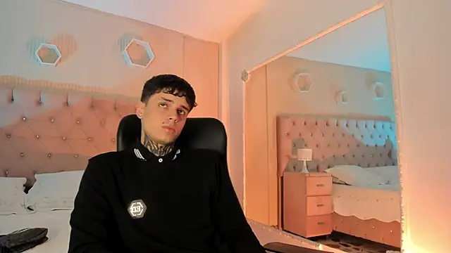 Snapshot of Declan-Fox chatting on October 27, 2025, 4:13 am Declan-Fox online show from October 27, 2025, 4:13 am