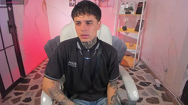 Snapshot of Declan-Fox chatting on November 13, 2025, 4:16 am Declan-Fox online show from November 13, 2025, 4:16 am