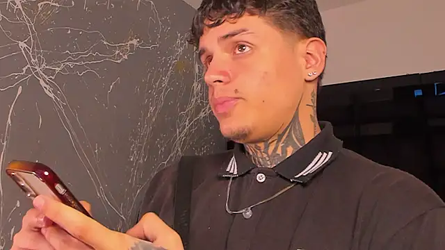 Snapshot of Declan-Fox chatting on November 20, 2025, 4:46 am Declan-Fox online show from November 20, 2025, 4:46 am