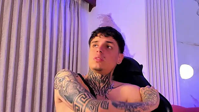 Snapshot of Declan-Fox chatting on November 21, 2025, 5:50 am Declan-Fox online show from November 21, 2025, 5:50 am