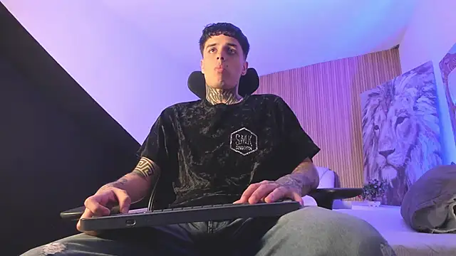 Snapshot of Declan-Fox chatting on November 28, 2025, 5:29 am Declan-Fox online show from November 28, 2025, 5:29 am