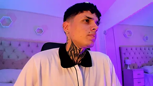 Snapshot of Declan-Fox chatting on October 18, 2025, 4:47 am Declan-Fox online show from October 18, 2025, 4:47 am