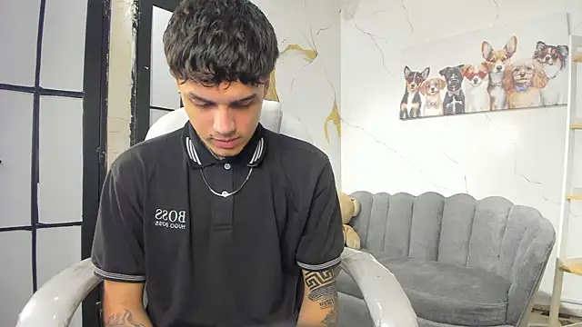 Snapshot of Declan-Fox chatting on November 11, 2025, 4:40 am Declan-Fox online show from November 11, 2025, 4:40 am