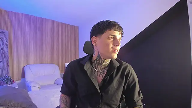 Snapshot of Declan-Fox chatting on November 25, 2025, 5:19 am Declan-Fox online show from November 25, 2025, 5:19 am