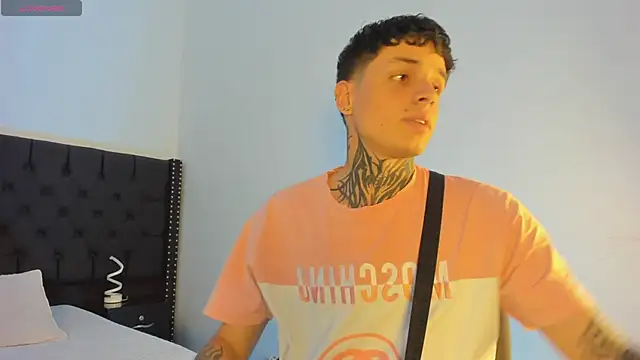 Snapshot of Declan-Fox chatting on November 2, 2025, 5:12 am Declan-Fox online show from November 2, 2025, 5:12 am