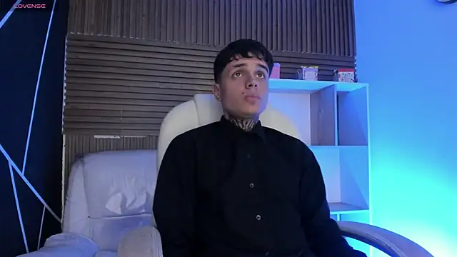 Snapshot of Declan-Fox chatting on October 16, 2025, 11:57 pm Declan-Fox online show from October 16, 2025, 11:57 pm