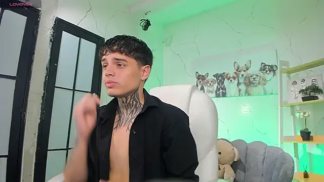 Snapshot of Declan-Fox chatting on November 10, 2025, 5:34 am Declan-Fox online show from November 10, 2025, 5:34 am