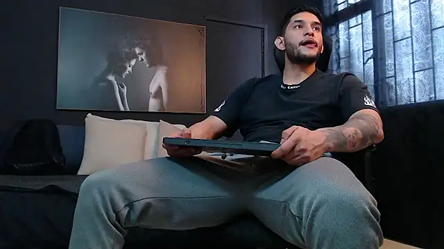 RichardMilleer online show from November 13, 2025, 4:22 pm