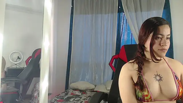 Snapshot of honeywhisper69 chatting on October 1, 2025, 7:40 pm honeywhisper69 online show from October 1, 2025, 7:40 pm