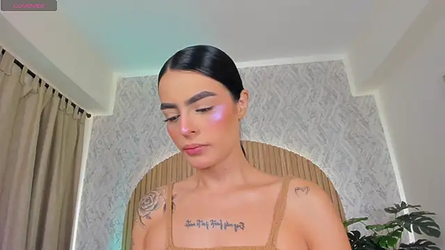 Snapshot of Sophiie_Belle chatting on September 17, 2025, 1:24 pm Sophiie Belle online show from September 17, 2025, 1:24 pm