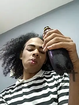 whitneytt online show from November 12, 2025, 8:18 am