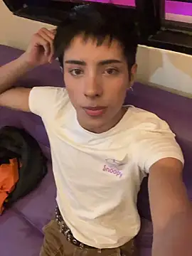 EstivenSallas online show from November 16, 2025, 3:22 am