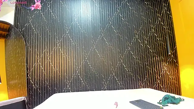 Miss Ariaa online show from September 19, 2025, 11:47 am