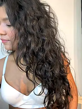 Lyria Diamond online show from October 23, 2025, 3:38 am