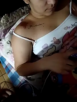 Snapshot of Cachorrinha2025 chatting on April 13, 2026, 10:03 pm Cachorrinha2025 online show from April 13, 2026, 10:03 pm