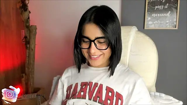 Snapshot of val_varago chatting on May 5, 2026, 1:19 am val varago online show from May 5, 2026, 1:19 am