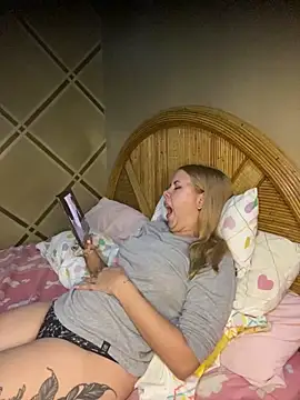 coupleyys online show from May 21, 2026, 8:06 pm
