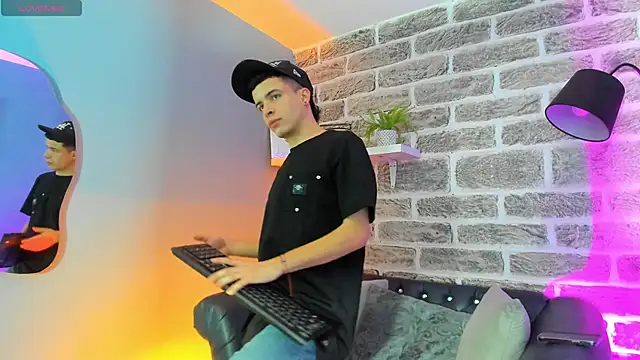 kevinn blue1 online show from November 7, 2025, 5:28 pm