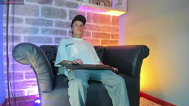 kevinn blue1 online show from October 30, 2025, 9:55 pm