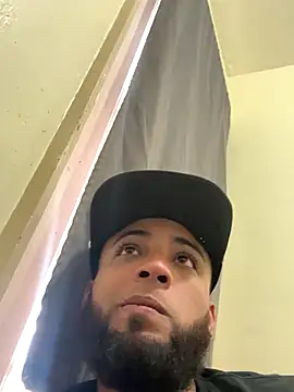 LeoPR00 online show from October 17, 2025, 4:09 pm