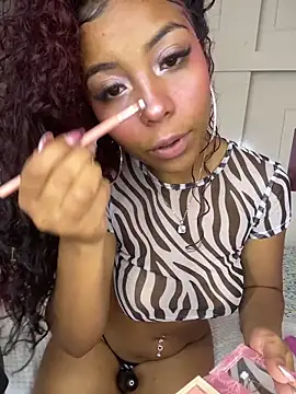 Snapshot of PrettyTiana_ chatting on November 25, 2025, 7:47 pm PrettyTiana online show from November 25, 2025, 7:47 pm