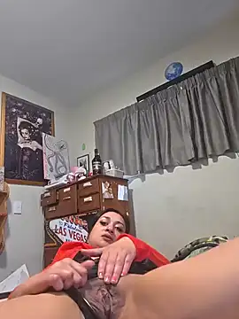 Snapshot of Trixtbang chatting on September 30, 2025, 2:28 am Trixtbang online show from September 30, 2025, 2:28 am