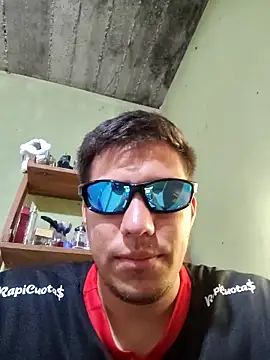 Snapshot of pareja076 chatting on September 22, 2025, 8:37 pm pareja076 online show from September 22, 2025, 8:37 pm