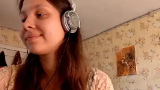 Snapshot of QutieDaSweet chatting on September 21, 2025, 7:13 am QutieDaSweet online show from September 21, 2025, 7:13 am