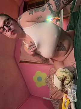 Snapshot of eggsma666 chatting on January 13, 2026, 7:56 am eggsma666 online show from January 13, 2026, 7:56 am